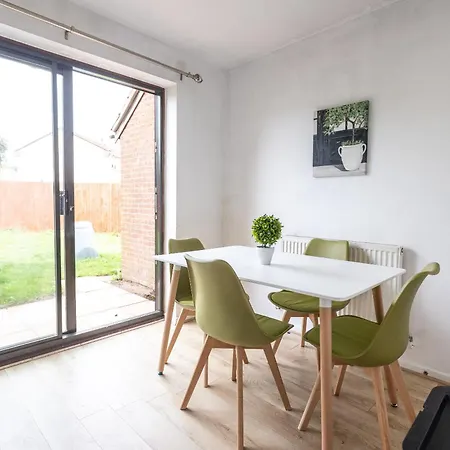 Contractor's Haven In Patchway