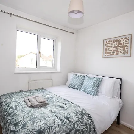 Contractor's Haven In Patchway