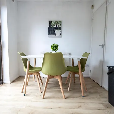 בית נופש Contractor's Haven In Patchway *